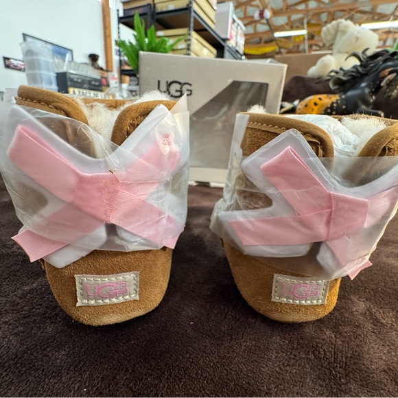UGG Plush Kids Tan Boots size 4-6 months - Picture 5 of 11